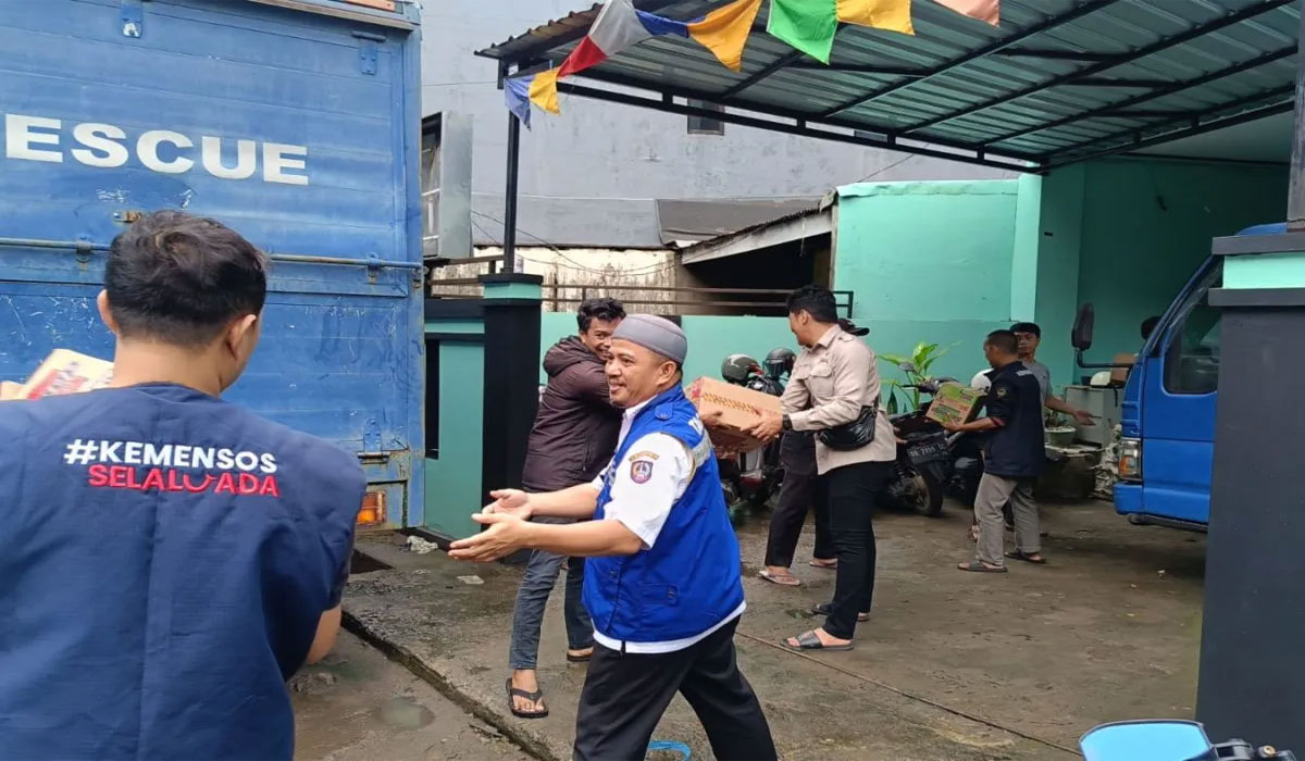 Gerak Cepat Gubernur Sulsel, Tagana dan Dinsos Turun Tangan Bantu Korban Banjir Makassar