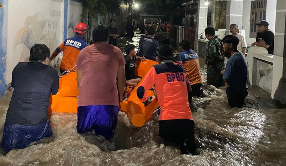 Detik-Detik Mencekam! Banjir Kiriman Terjang Probolinggo Tepat Saat Warga Bersiap Buka Puasa