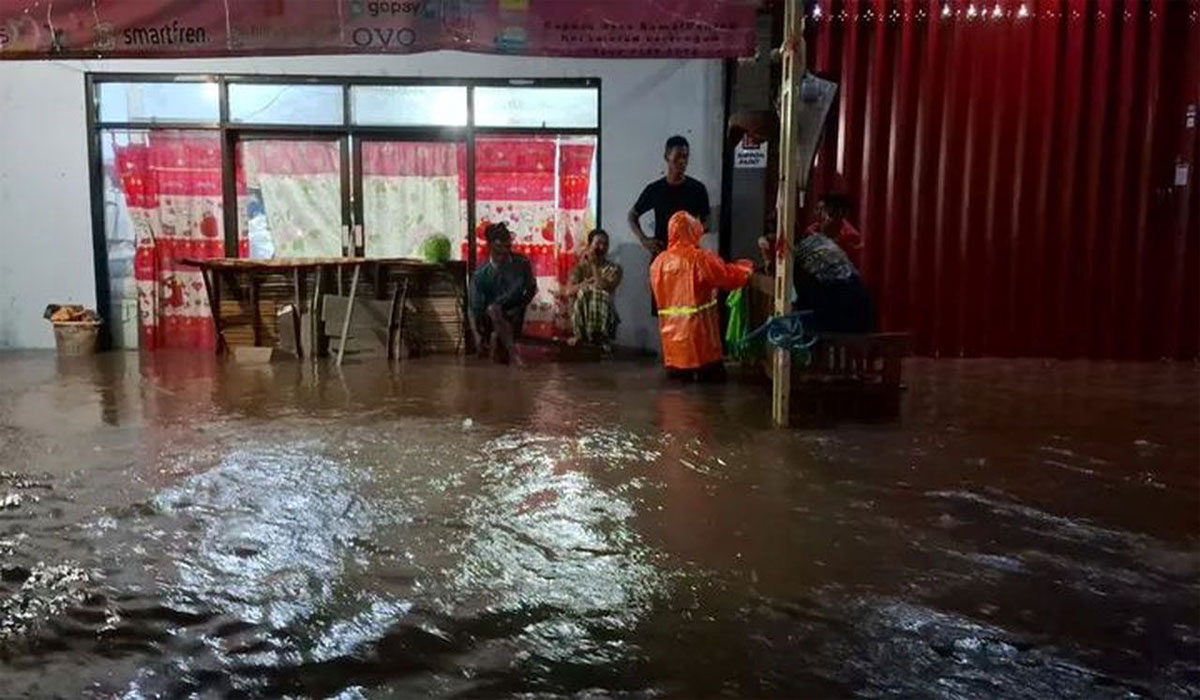 Detik-Detik Mencekam! Banjir Kiriman Terjang Probolinggo Tepat Saat Warga Bersiap Buka Puasa