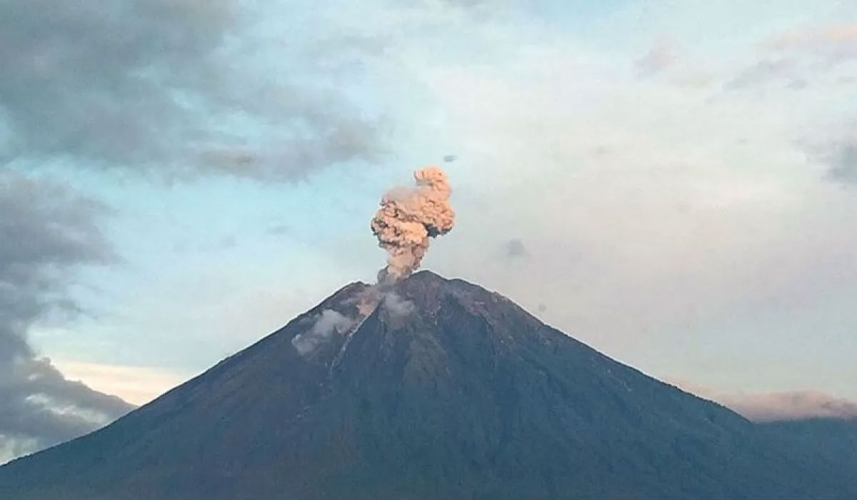 Siaga! Semeru Meletus Beruntun, Letusan Dahsyat Capai 1.000 Meter!