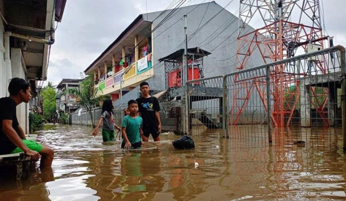 Bikin Kaget! 5 RT di Jakarta Barat Terendam Banjir Usai Kali Pesanggrahan Meluap