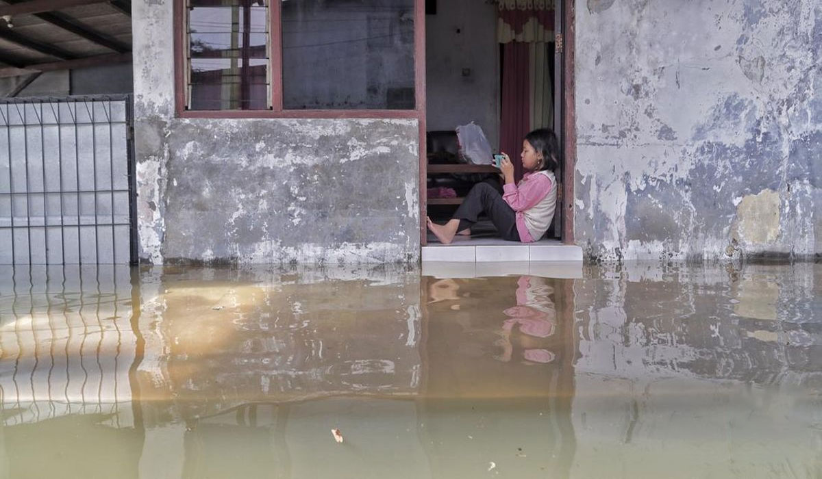 Bikin Kaget! 5 RT di Jakarta Barat Terendam Banjir Usai Kali Pesanggrahan Meluap Bikin Kaget! 5 RT di Jakarta Barat Terendam Banjir Usai Kali Pesanggrahan Meluap